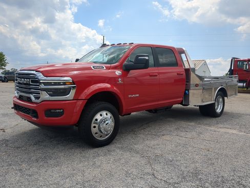 New 2026 RAM 4500 4x4 Crew Cab DRW w/ Laramie Trim Package image 6