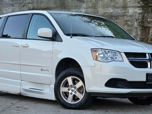 Used 2013 Dodge Grand Caravan SXT image 1