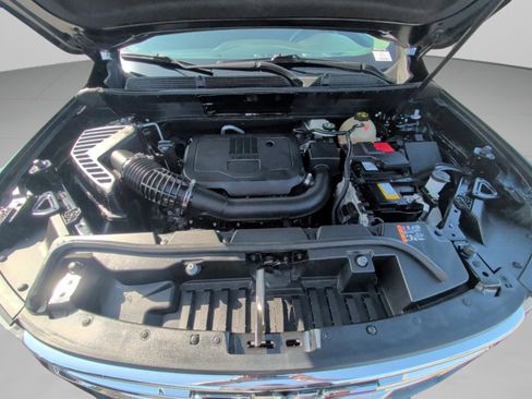 Used 2023 GMC Acadia SLE image 17