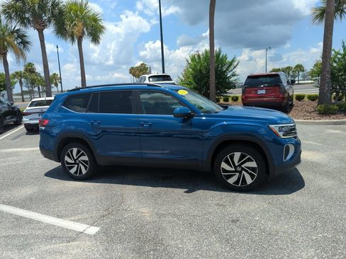 Certified 2026 Volkswagen Atlas SE FWD image 2