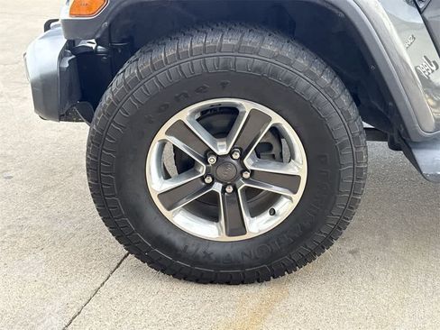 Used 2019 Jeep Wrangler Unlimited Sahara image 9