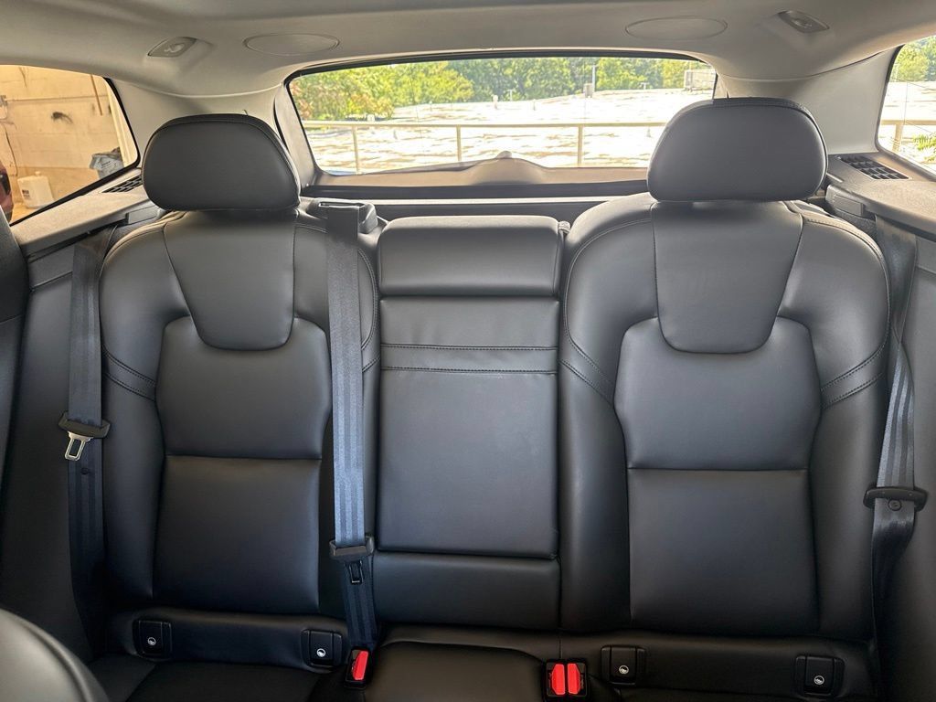 Used 2019 Volvo XC60 T5 Momentum w/ Multimedia Package AWD/4WD image 25