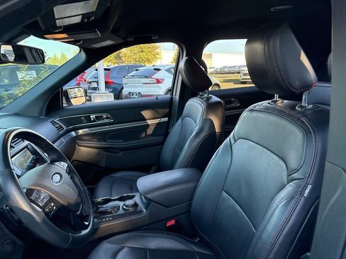 Used 2018 Ford Explorer Sport w/ Equipment Group 401A image 14