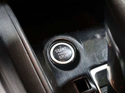 Used 2021 Nissan Versa SV image 19