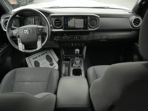 Used 2018 Toyota Tacoma TRD Sport image 20