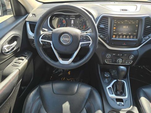 Used 2016 Jeep Cherokee Trailhawk w/ Comfort/Convenience Group AWD/4WD image 17