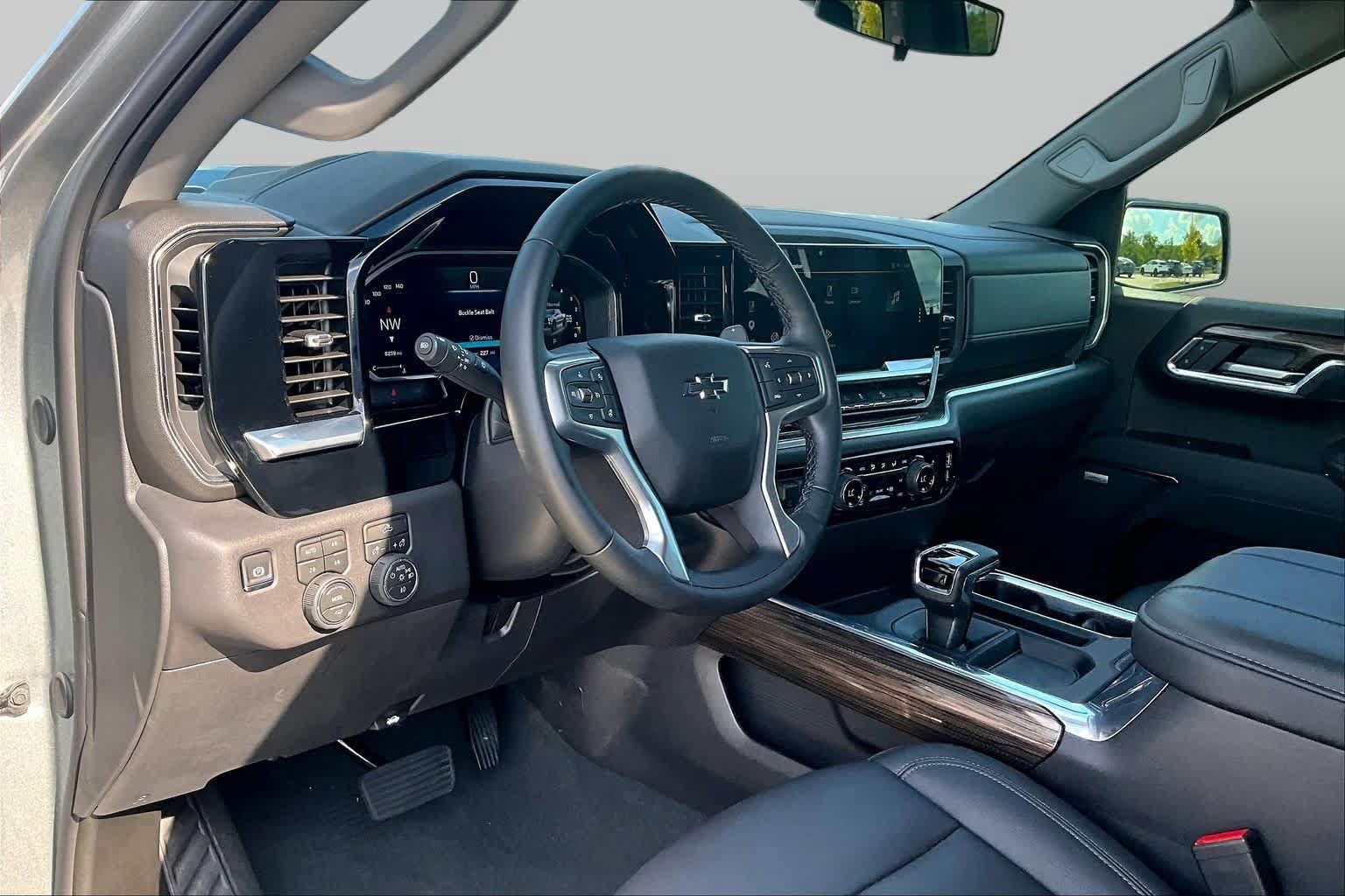 Used 2026 Chevrolet Silverado 1500 LT Trail Boss w/ Convenience Package II AWD/4WD image 16