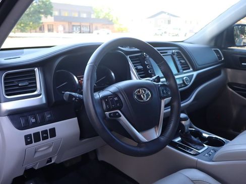 Used 2014 Toyota Highlander Limited FWD image 15