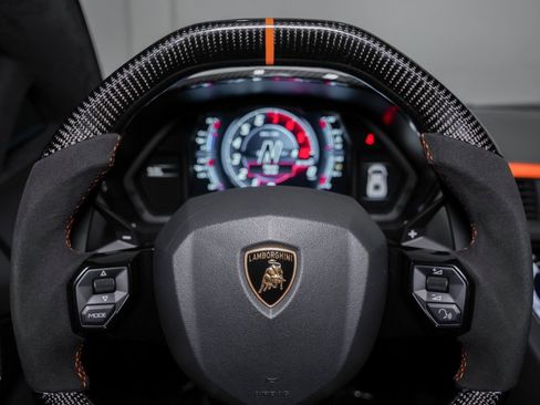 Used 2018 Lamborghini Aventador S image 44