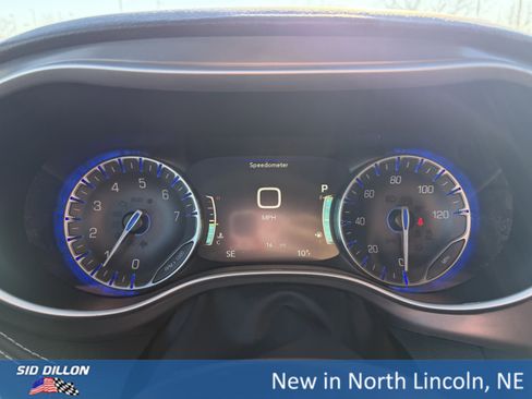 New 2026 Chrysler Pacifica Select image 9