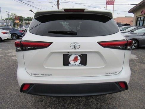 Used 2021 Toyota Highlander XLE AWD/4WD image 6