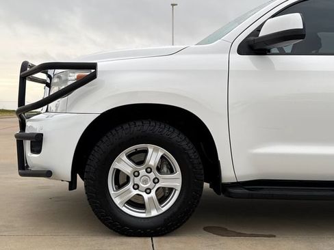 Used 2016 Toyota Sequoia SR5 w/ Premium Package AWD/4WD image 5