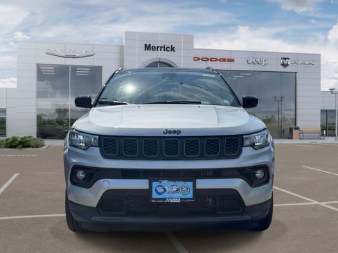 Used 2025 Jeep Compass Limited w/ Sun & Sound Group AWD/4WD image 3