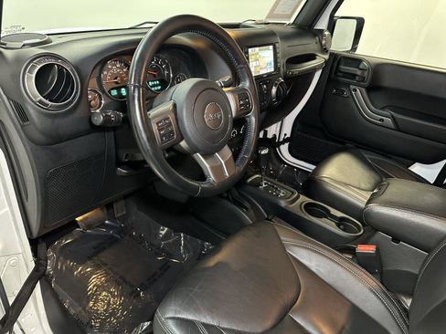 Used 2018 Jeep Wrangler Unlimited Sahara AWD/4WD image 23