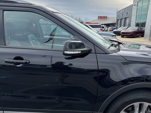 Used 2017 Ford Explorer XLT w/ Equipment Group 202A image 13