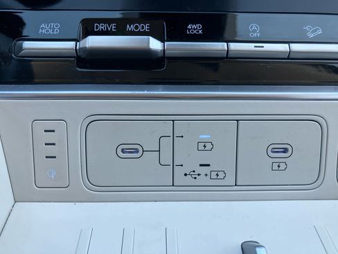 Used 2025 Hyundai Santa Fe Calligraphy image 32