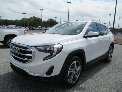 Used 2021 GMC Terrain SLT w/ Infotainment Package II FWD image 3