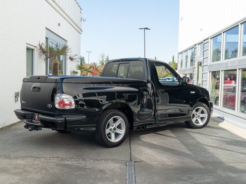 Used 2004 Ford F150 Lightning RWD image 7