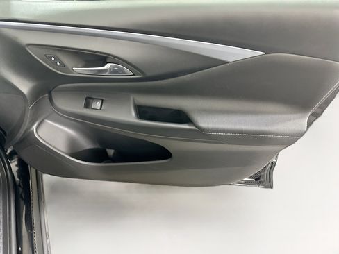 Used 2025 Buick Envista Preferred image 30