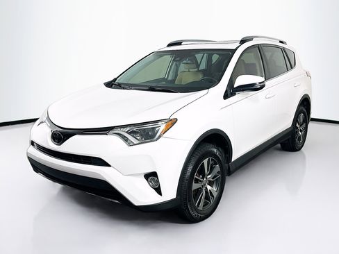 Used 2018 Toyota RAV4 XLE FWD image 3