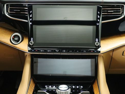 Used 2022 Jeep Grand Wagoneer Series III w/ Flexible Seating Group image 14