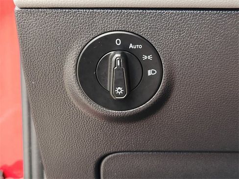 Used 2023 Volkswagen Taos SE image 21