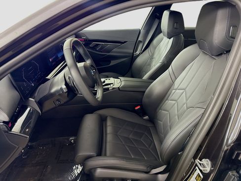 Used 2025 BMW 530i xDrive w/ Premium Package image 1