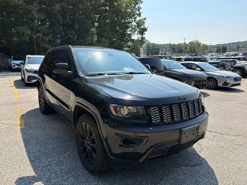 Used 2019 Jeep Grand Cherokee Altitude AWD/4WD image 6