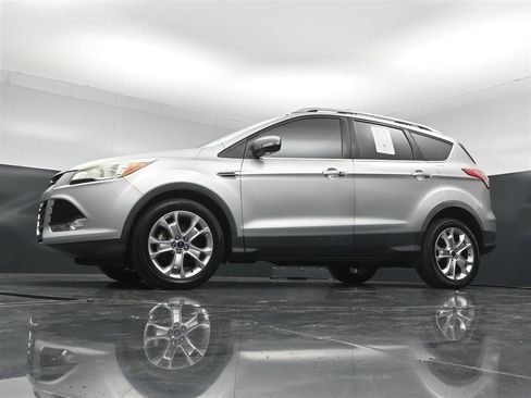 Used 2015 Ford Escape Titanium FWD image 17