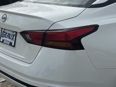 Used 2025 Nissan Altima 2.5 SV FWD image 11