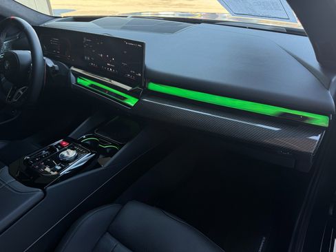 Used 2025 BMW M5 Touring image 25