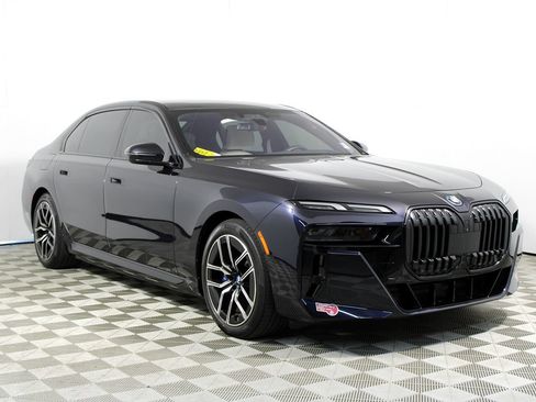 Used 2023 BMW i7 xDrive60 AWD/4WD image 41
