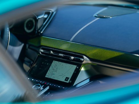 Used 2025 Aston Martin V8 Vantage image 31