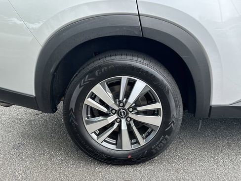 Certified 2025 Nissan Pathfinder SL FWD image 19
