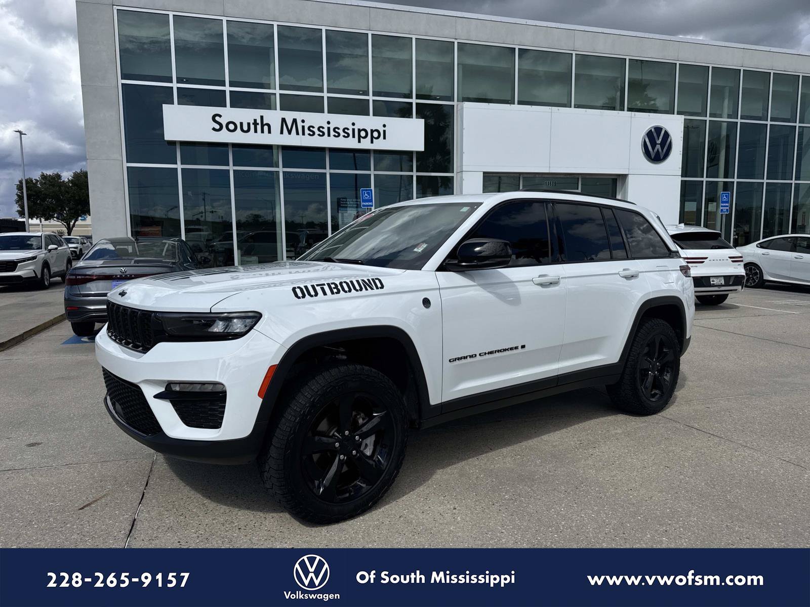 Used 2024 Jeep Grand Cherokee Limited w/ Black Appearance Package AWD/4WD image 1