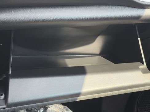 Used 2025 Chrysler Pacifica Select FWD image 36