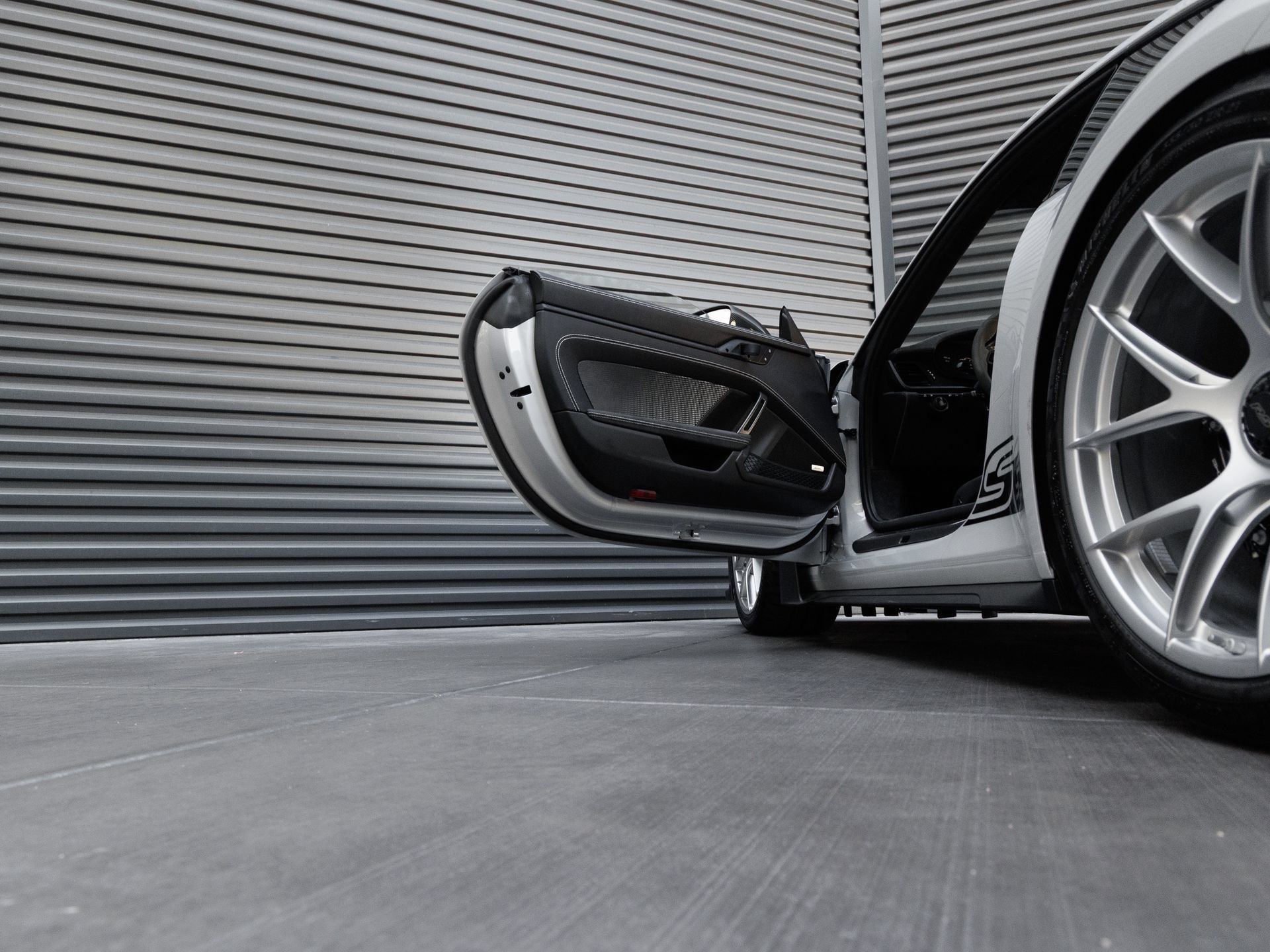 Certified 2025 Porsche 911 GT3 RS RWD image 16