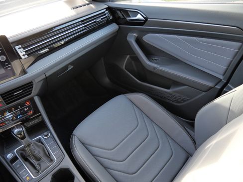 Certified 2025 Volkswagen Jetta SEL image 11