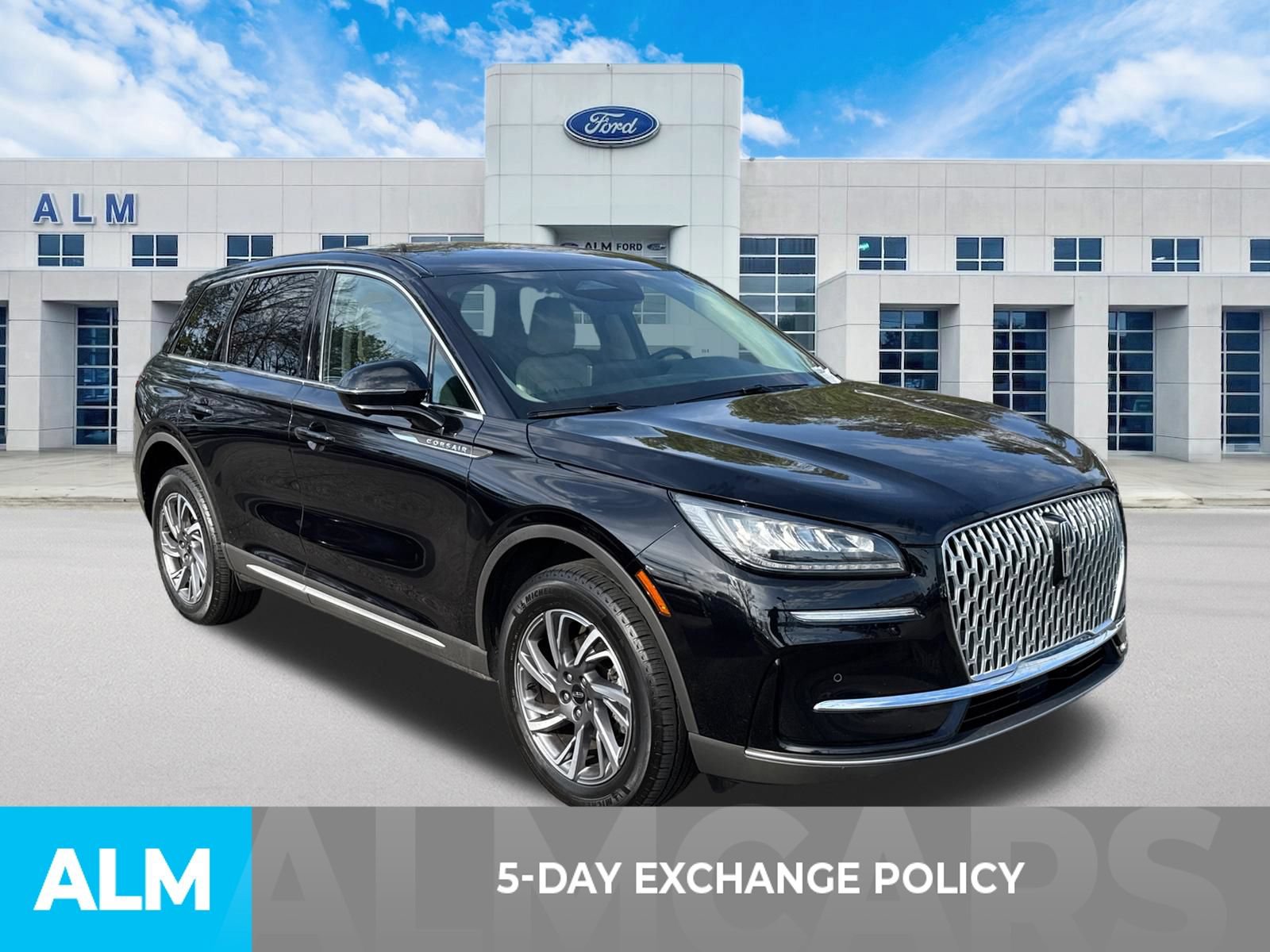 Used 2025 Lincoln Corsair AWD w/ Equipment Group 101A image 3
