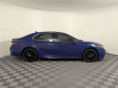Used 2023 Toyota Camry XSE FWD image 5