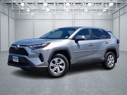Used 2024 Toyota RAV4 LE AWD/4WD image 5