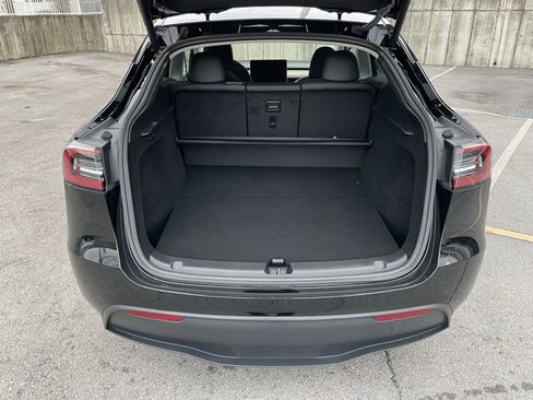 Used 2023 Tesla Model Y Long Range image 7