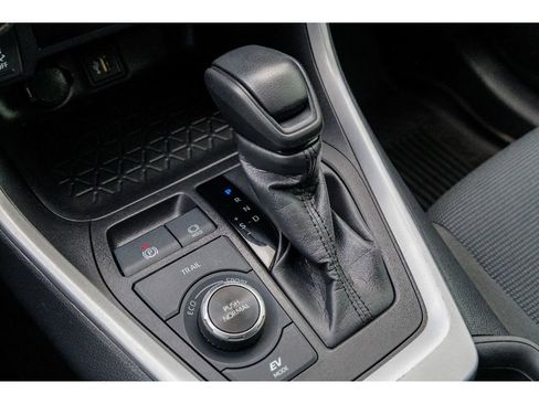 Used 2024 Toyota RAV4 LE AWD/4WD image 26