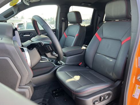 Used 2025 Chevrolet Colorado Z71 w/ Z71 Convenience Package 2 image 18