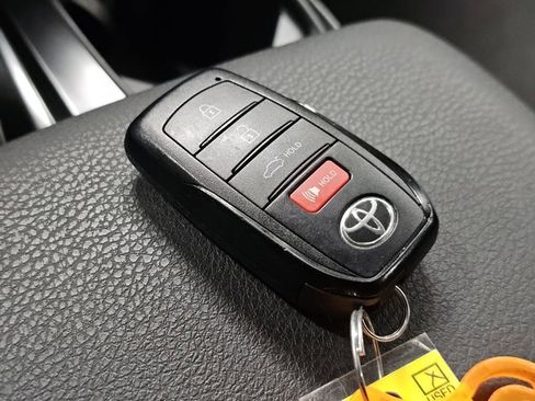 Used 2025 Toyota Camry LE FWD image 32