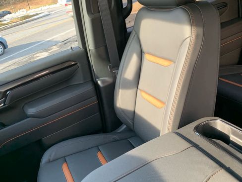 Used 2025 GMC Sierra 2500 AT4 image 19