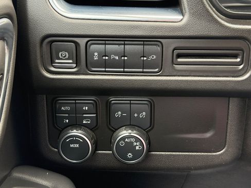 Used 2021 Chevrolet Suburban LT AWD/4WD image 8