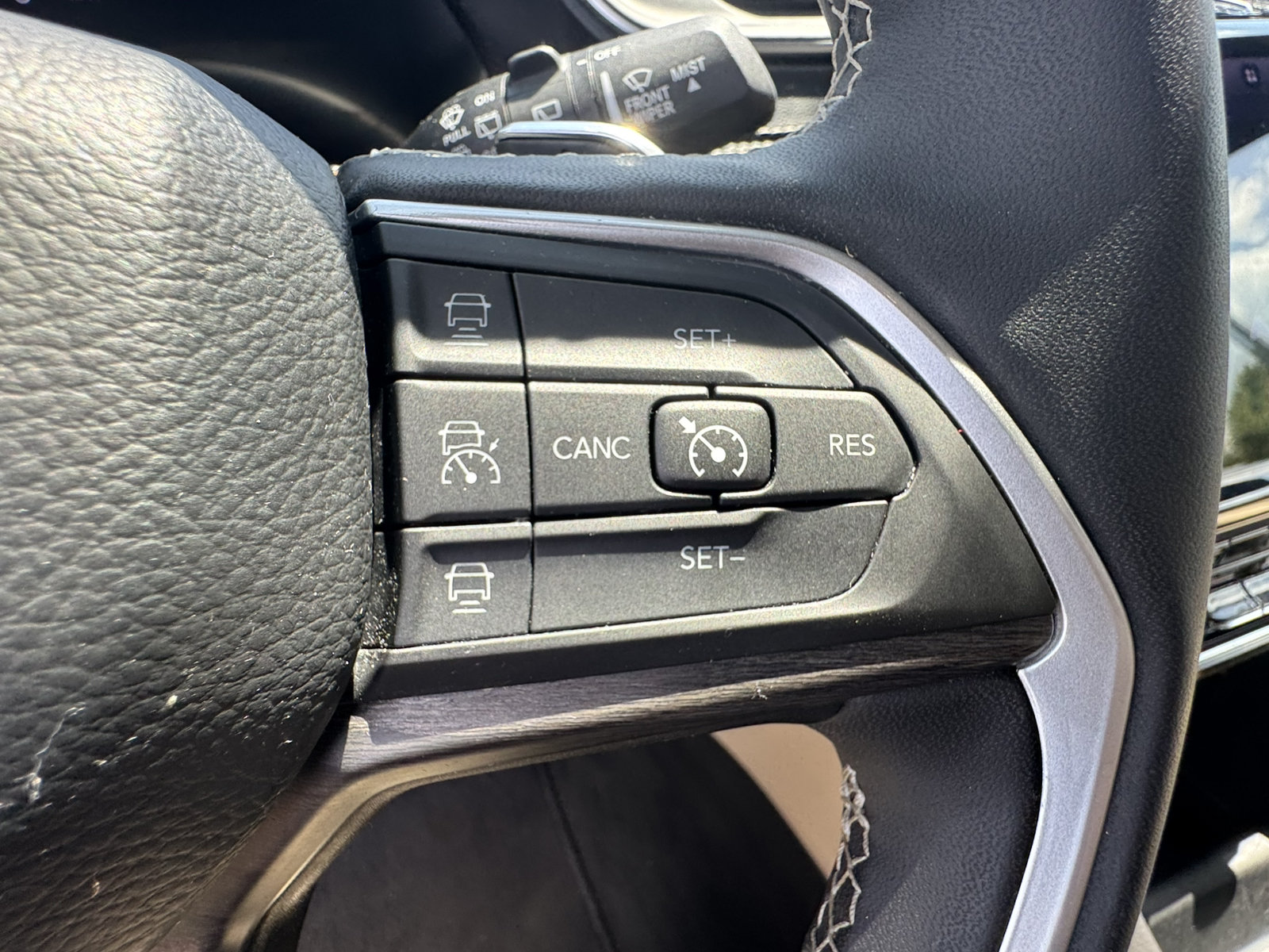 Used 2025 Jeep Grand Cherokee L Limited RWD image 35