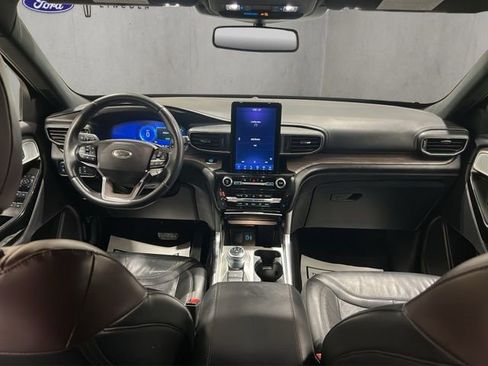 Used 2021 Ford Explorer Platinum w/ Premium Technology Package image 2