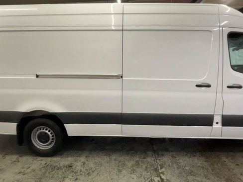 Used 2022 Mercedes-Benz Sprinter 2500 image 5